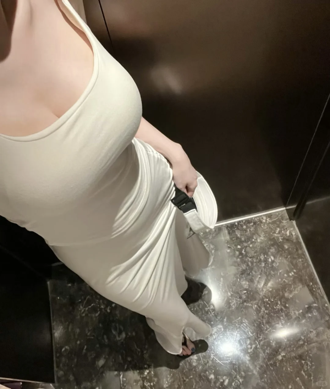 这件吊带,把纯欲和显瘦都玩明白了! 纯欲白