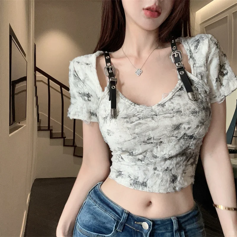 别乱穿!这件上衣让你纯欲和拽酷同时在线
