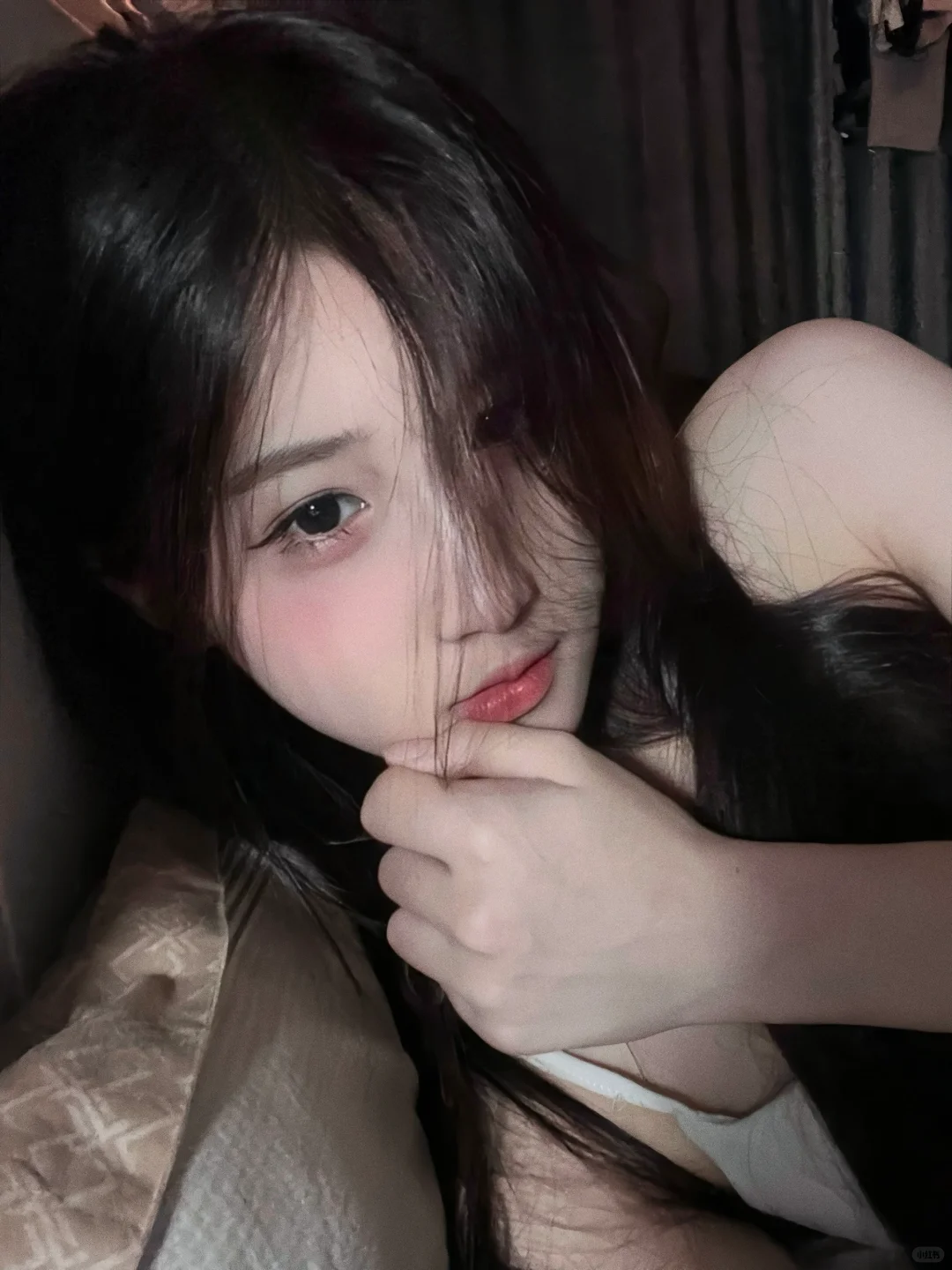 微微红 宅家拍也能这么美么