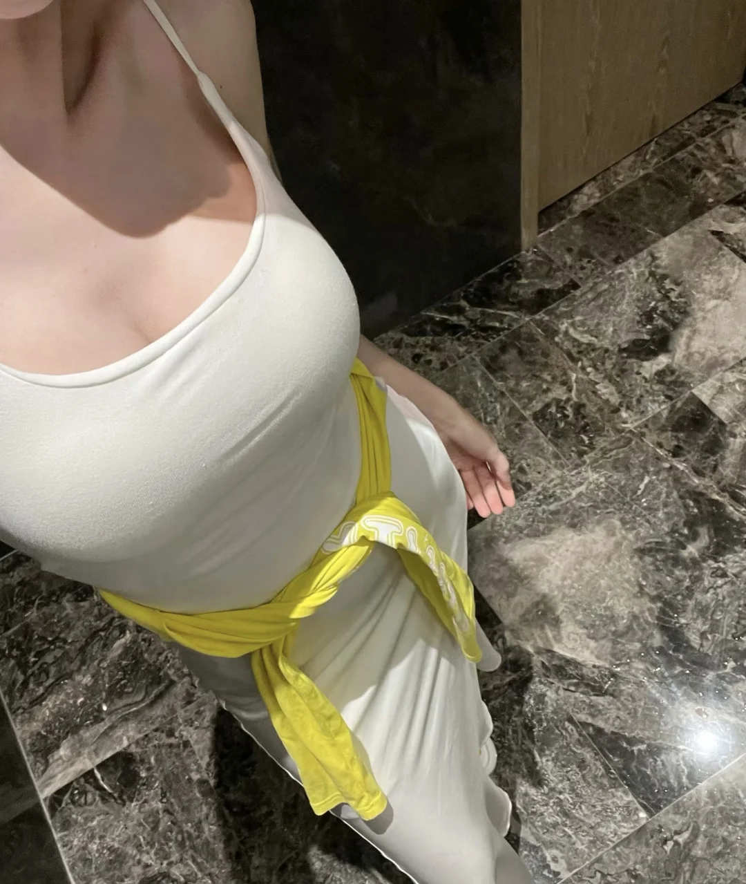 这件吊带,把纯欲和显瘦都玩明白了! 纯欲白