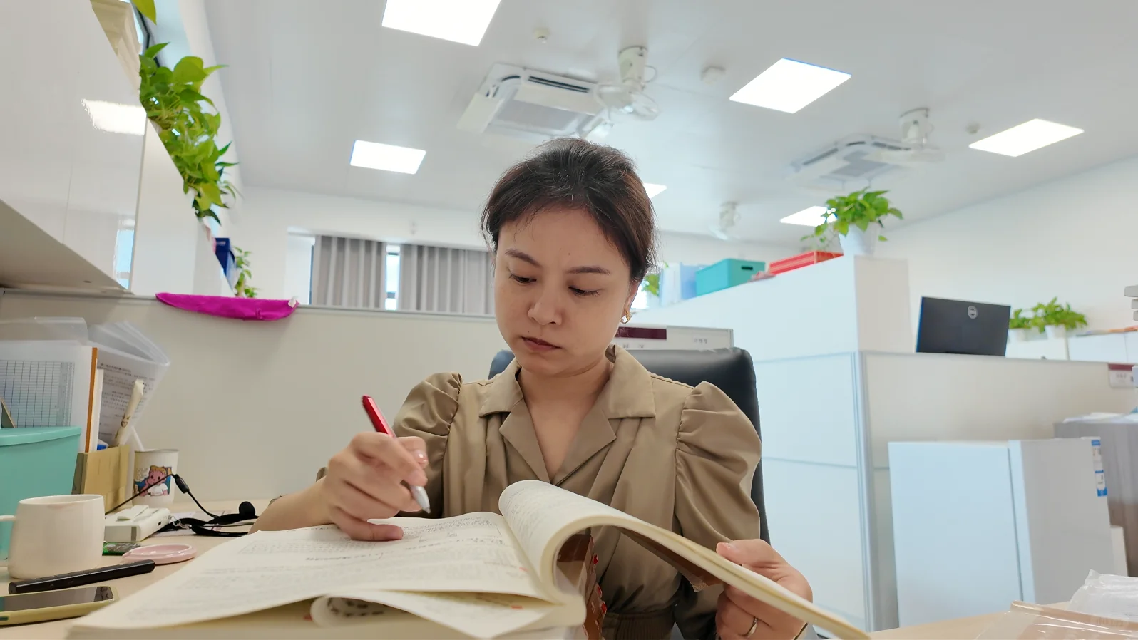 辞去深圳教师编制的我,接受了《人物》的采访