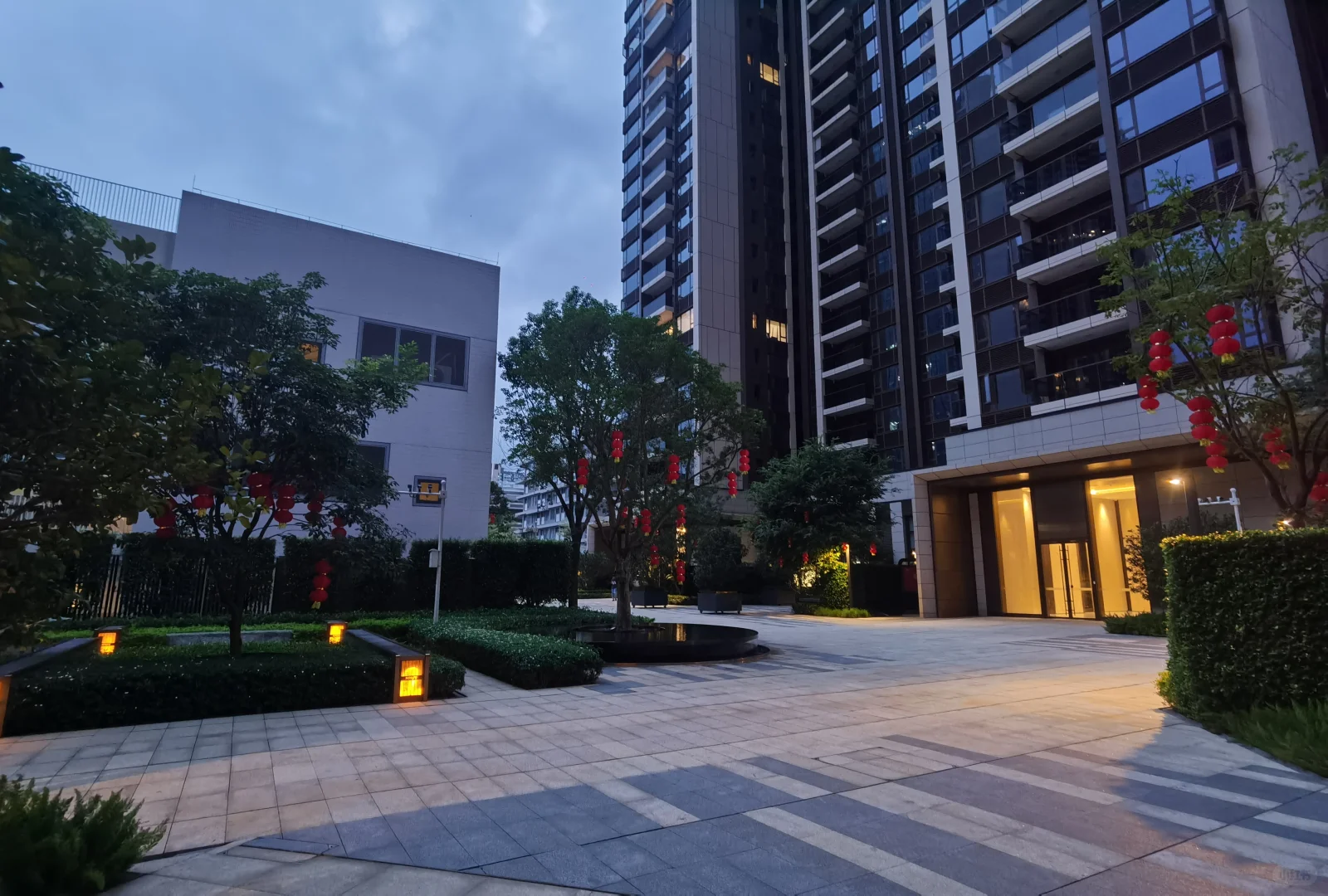 在深圳，无责8800底薪的岗位是谁在招啊？