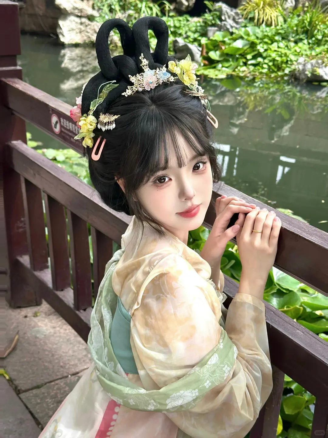 服装展示员，晚礼服汉服古装