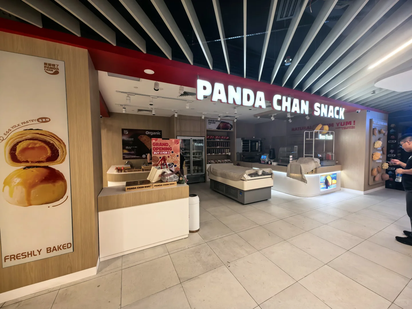 新加坡知名零食品牌高薪招募店长咯