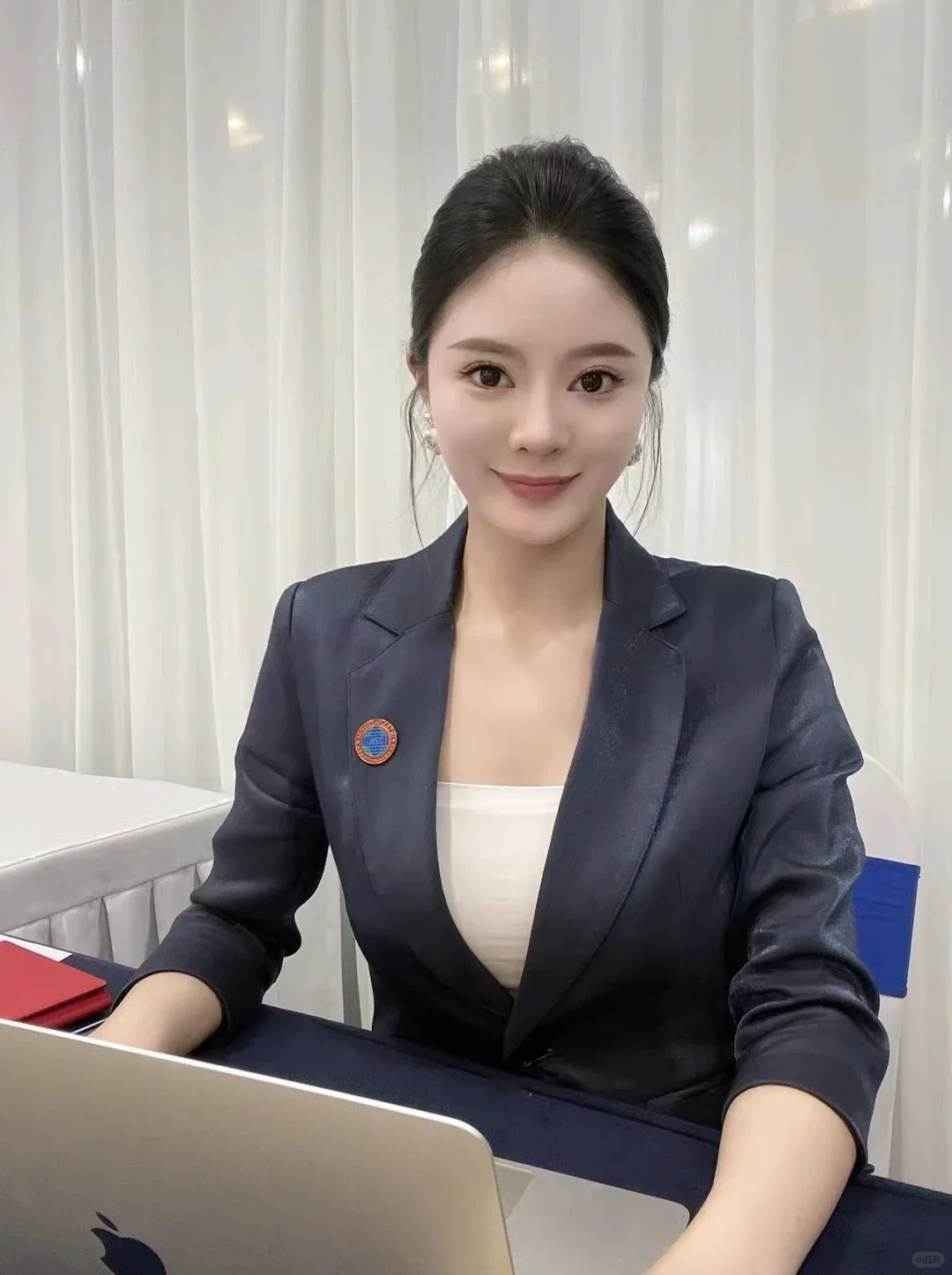 郑州某国企前台招聘!月薪5k五险一金+双休