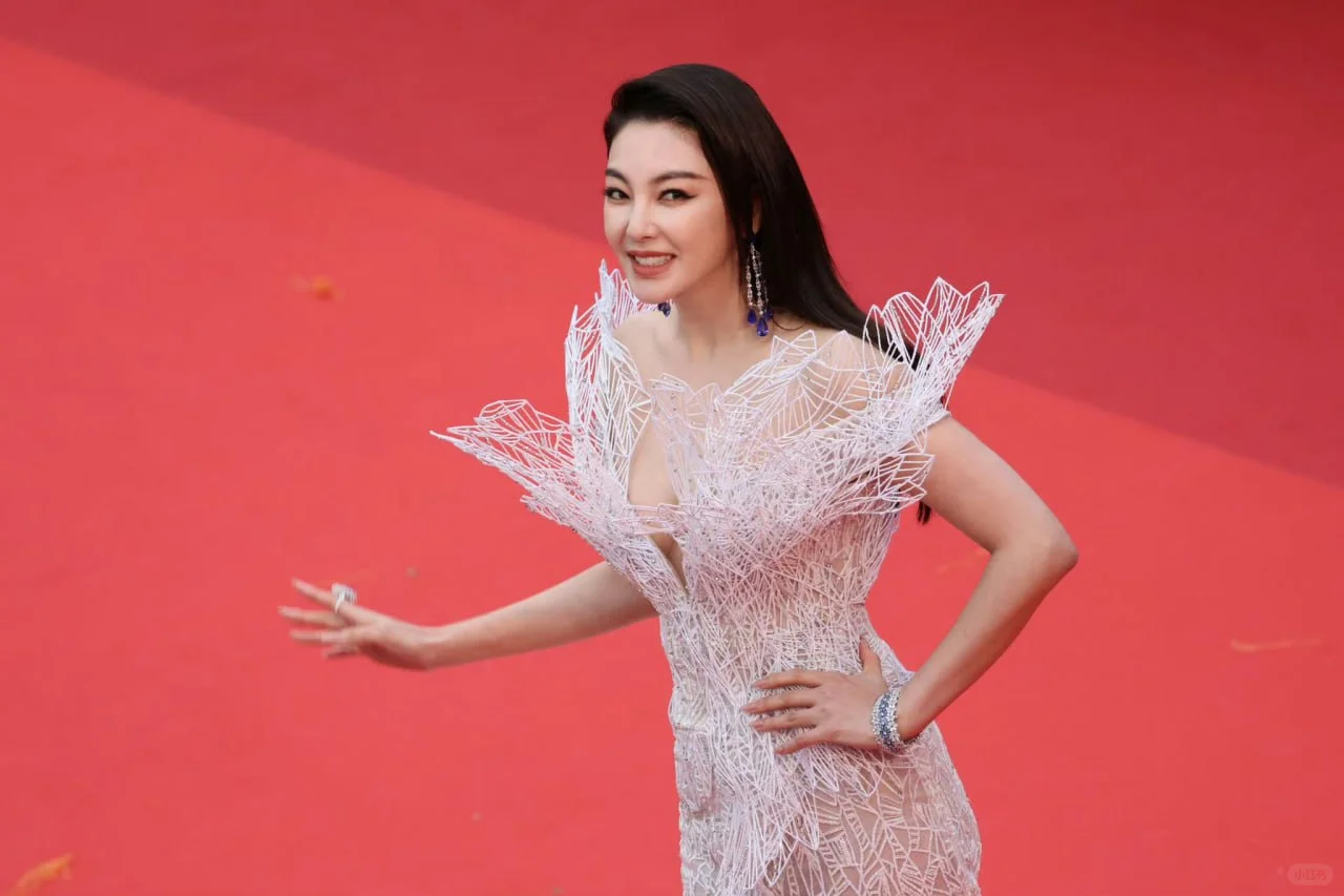 一袭优雅，温婉动人！?