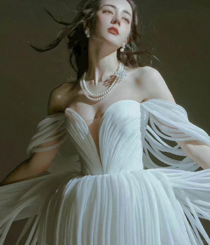 迪丽热巴 这组有点古希腊女神的感觉
