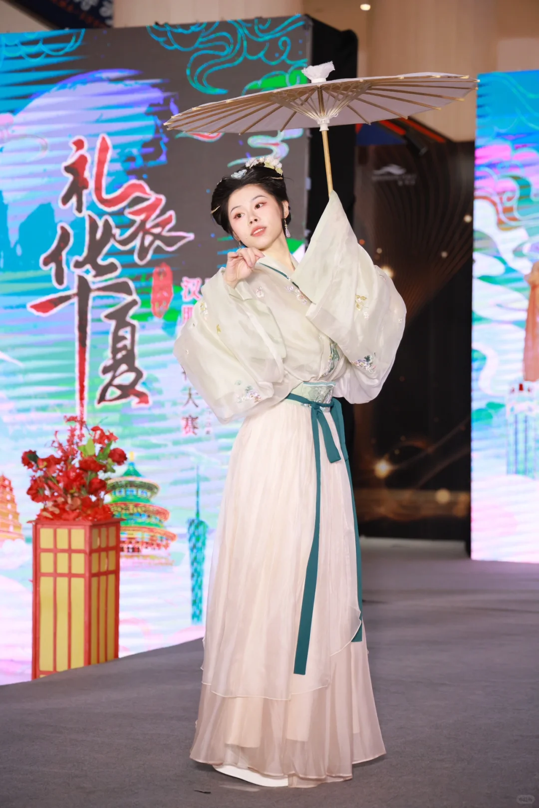 现在什么人都能当汉服模特了吗…