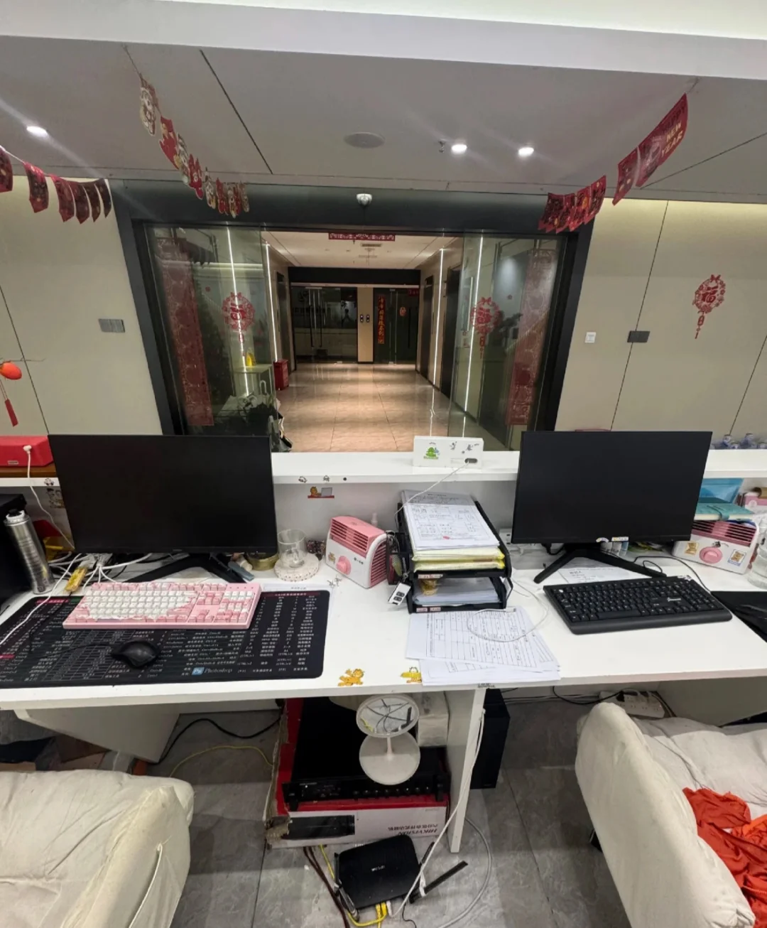 急招❗️前台缺两个小美!上班时间1-10