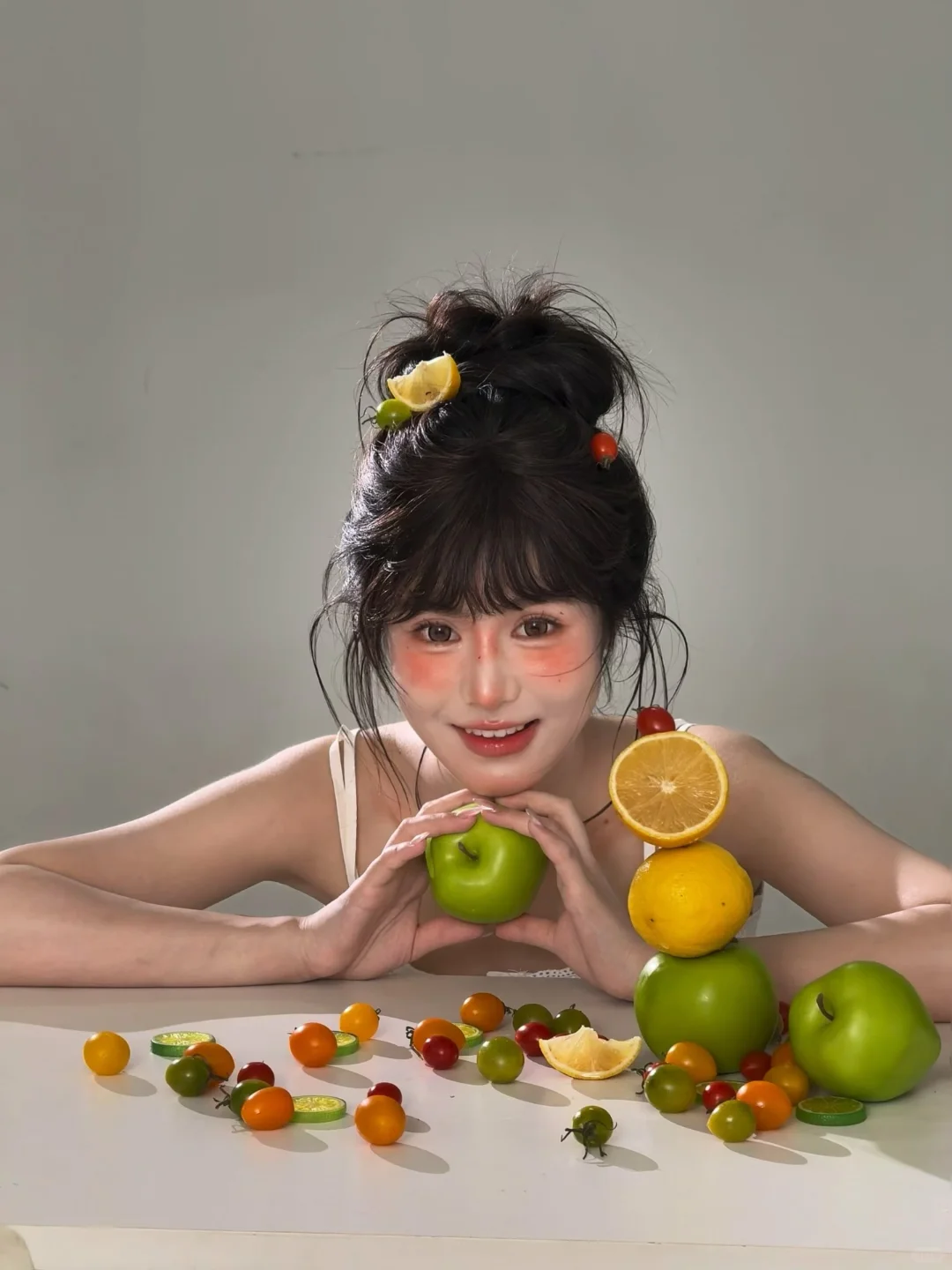 橘子汽水?脑袋上插的是真水果哈哈