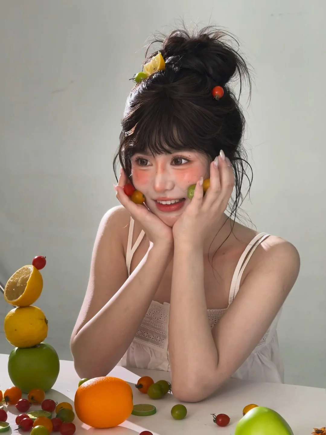 橘子汽水?脑袋上插的是真水果哈哈