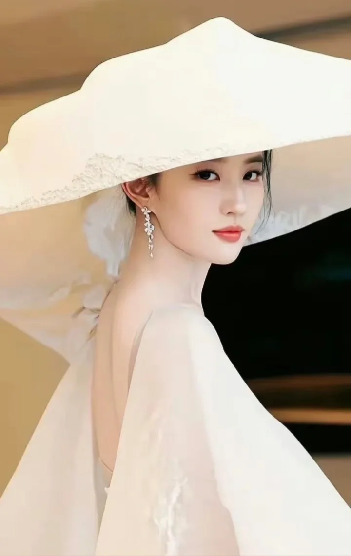 看到美女只会说：哇！