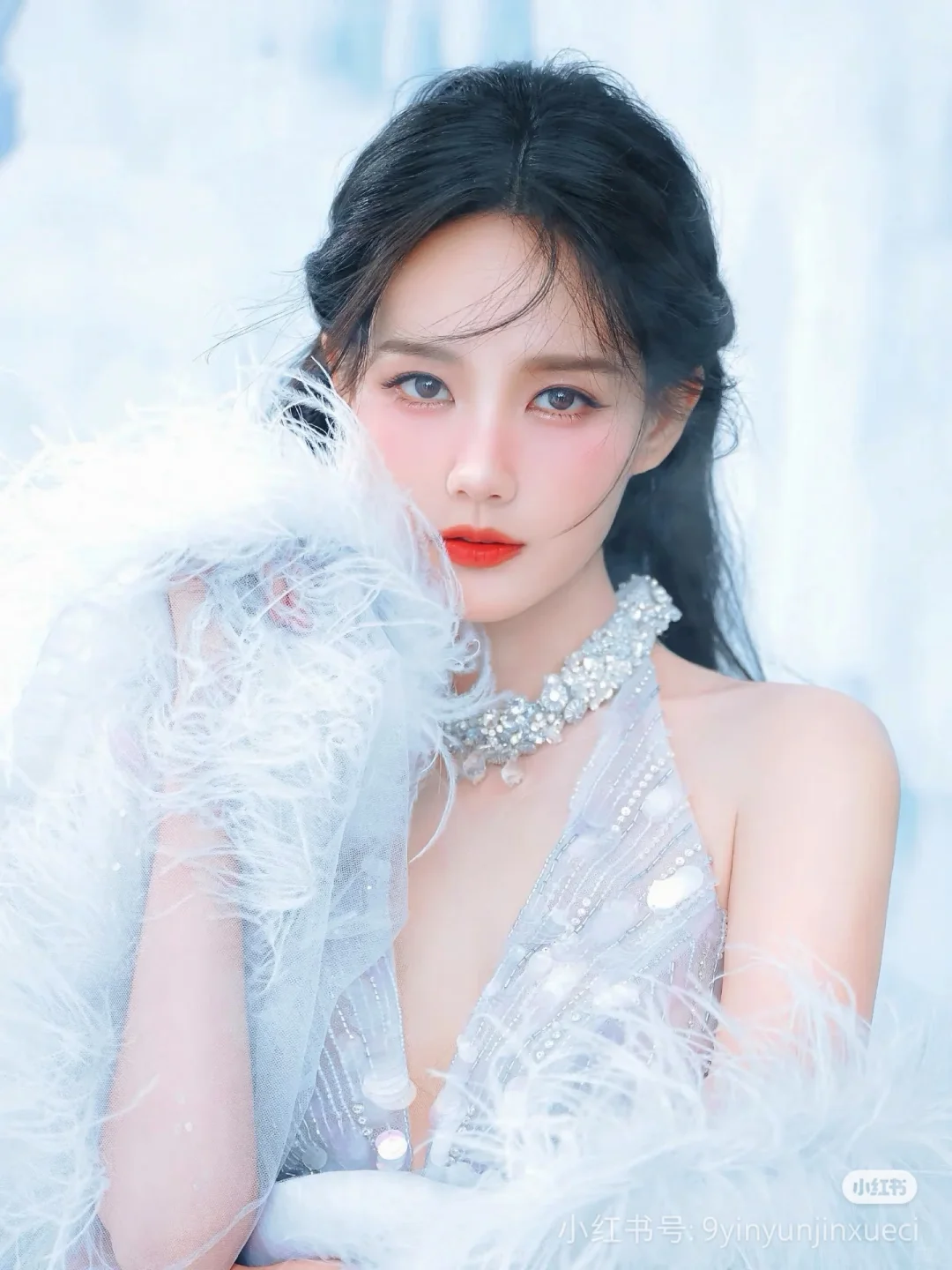 你更喜欢哪个？我更喜欢她。