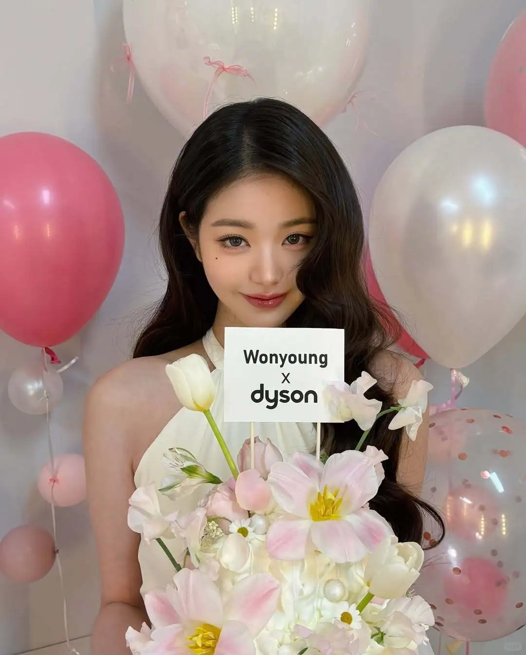 张元英INS更新 女神就该被爱意和鲜花包围