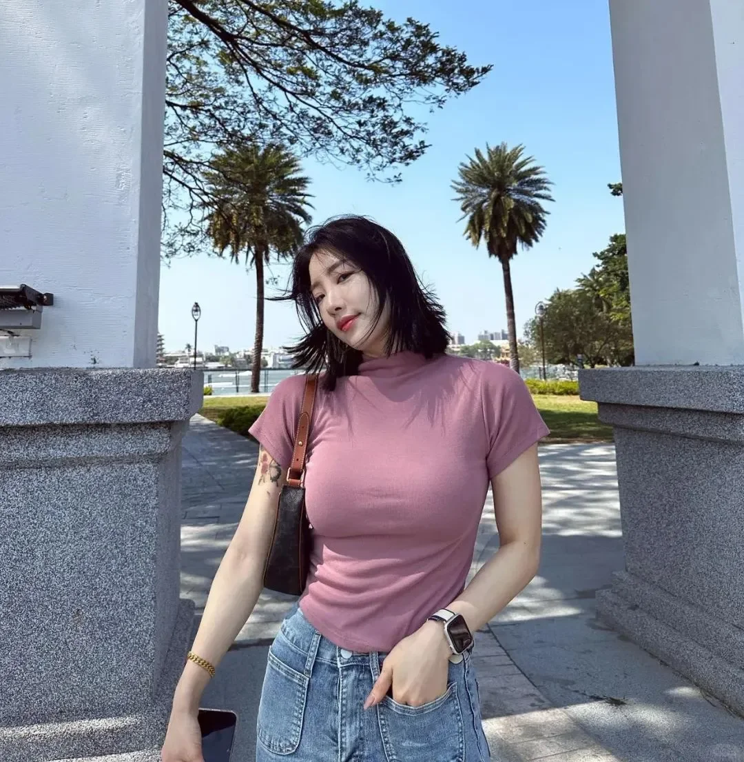 韩国健身,丰腴身材,女神颜值,谁能不迷糊？