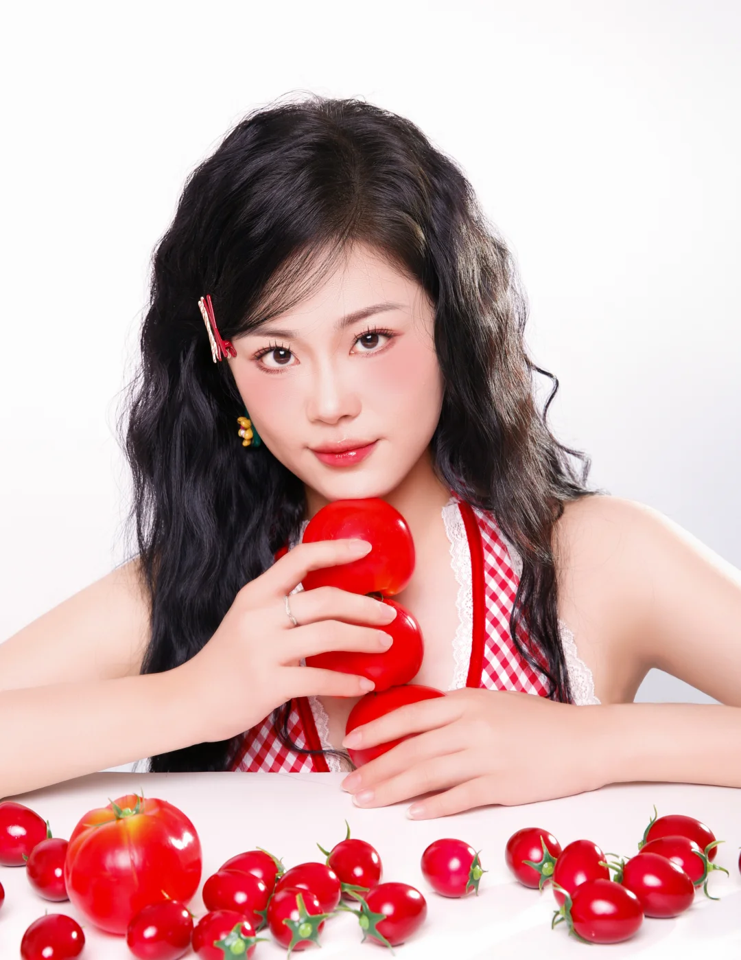 最近很火?的番茄女孩写真 在内江也能拍到