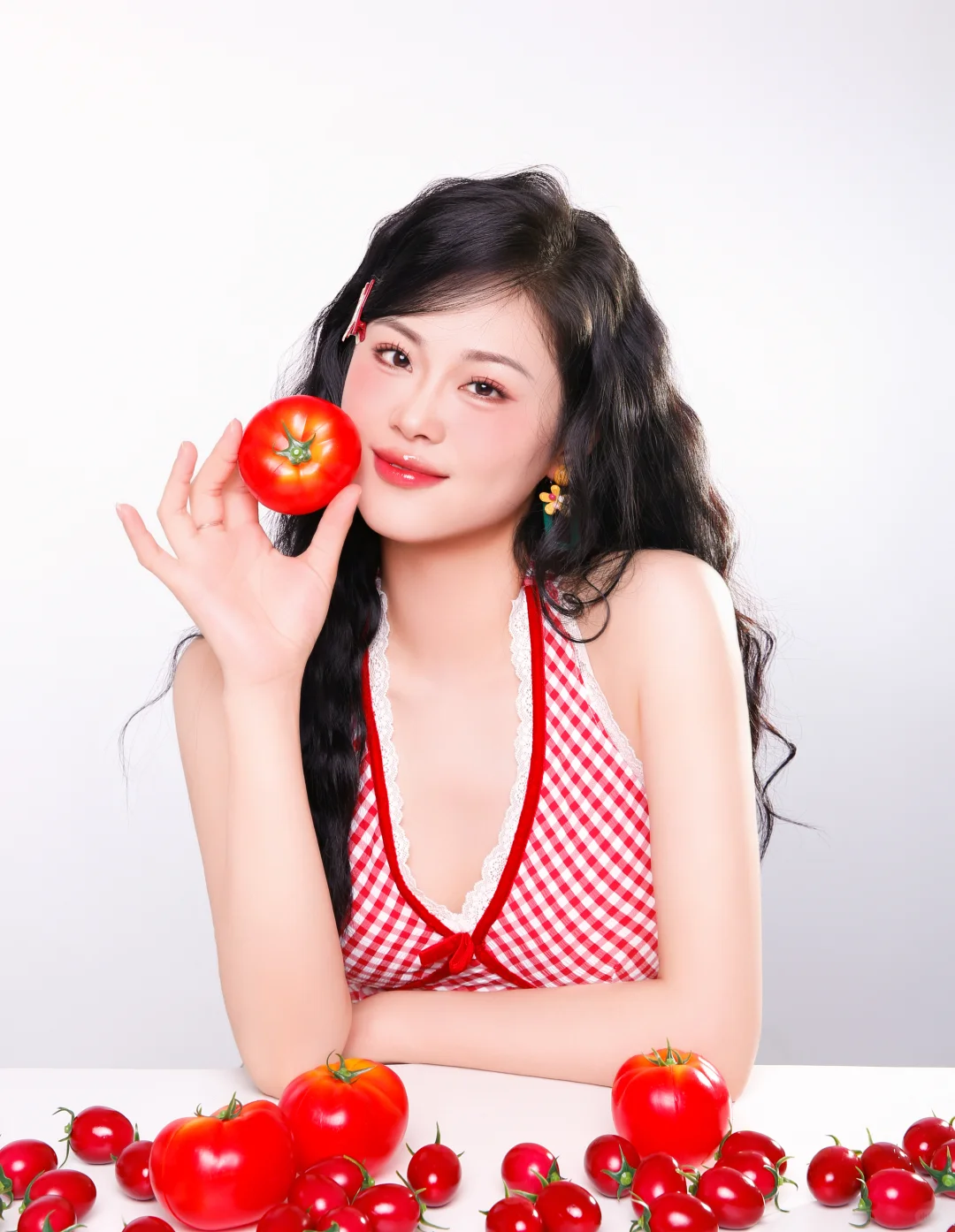 最近很火?的番茄女孩写真 在内江也能拍到