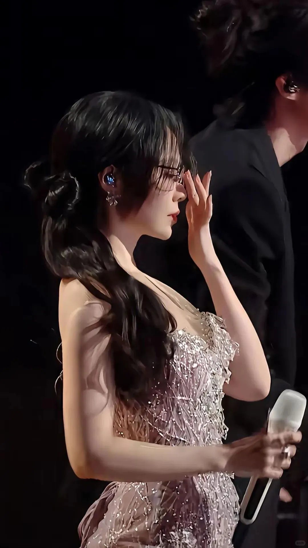 张靓颖的推眼镜杀真的太美了，太美了‼️