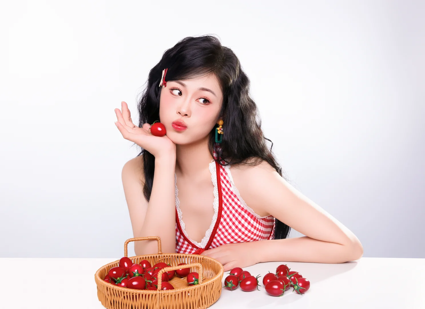 最近很火?的番茄女孩写真 在内江也能拍到