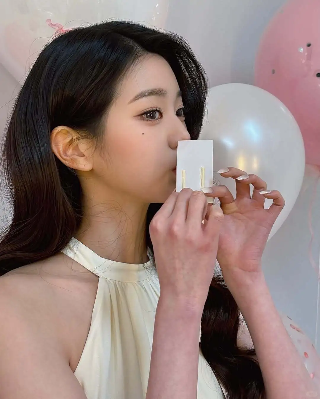 张元英INS更新 女神就该被爱意和鲜花包围