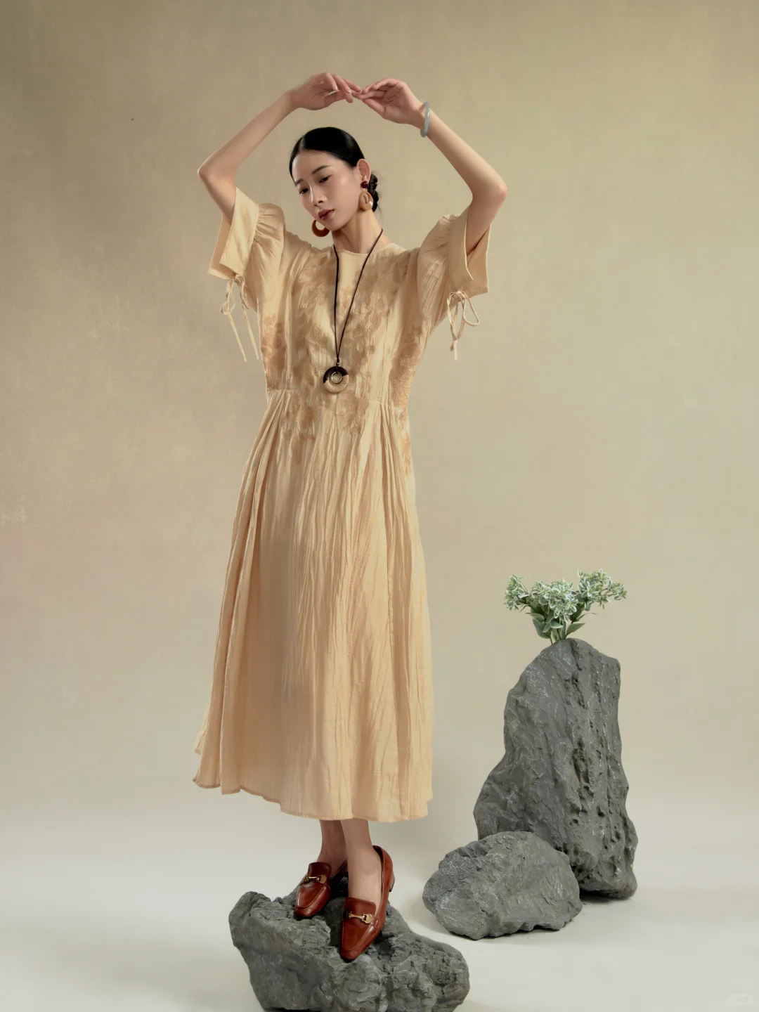 服装拍摄｜新中式模特服装拍摄?