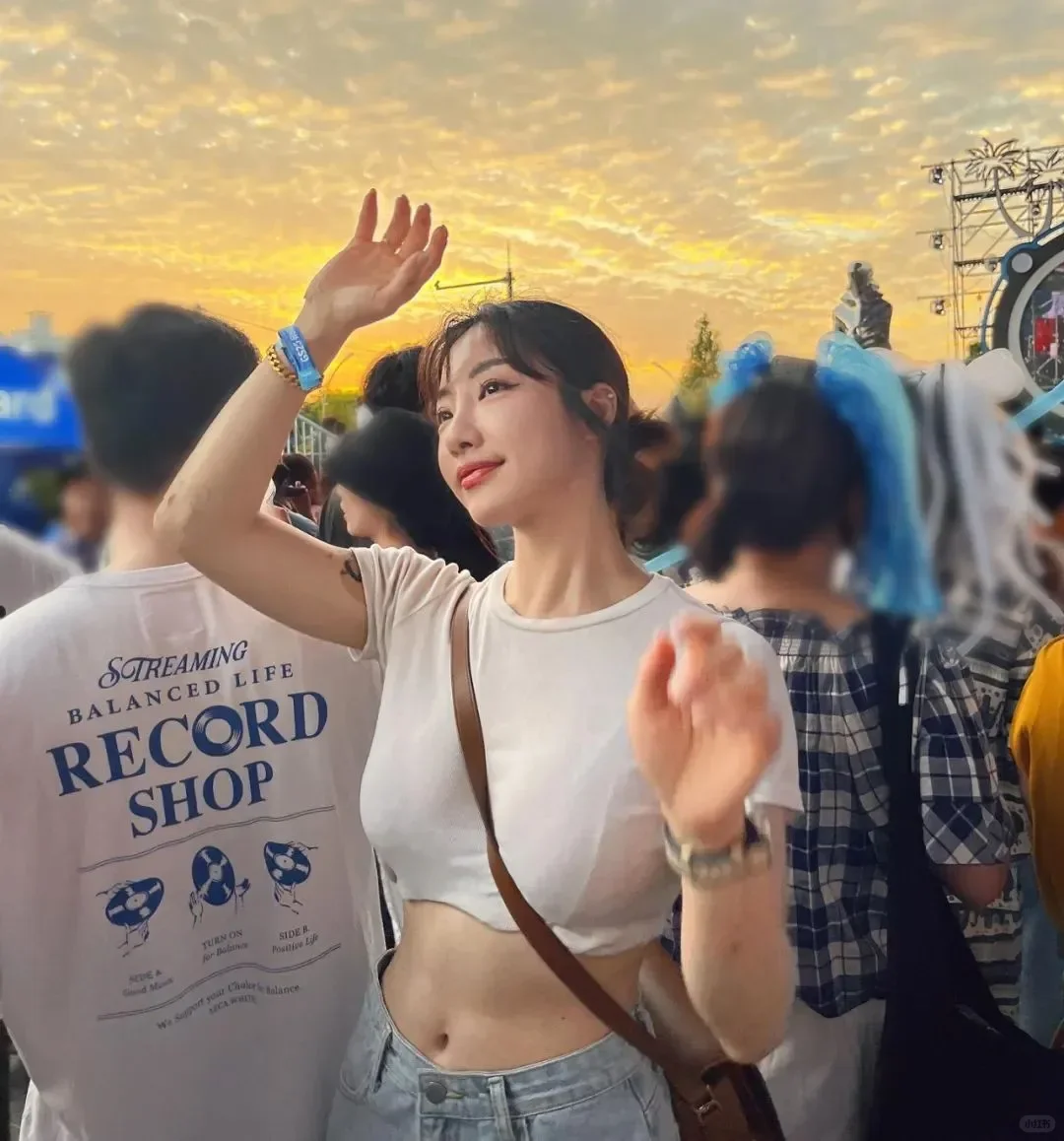 韩国健身,丰腴身材,女神颜值,谁能不迷糊？