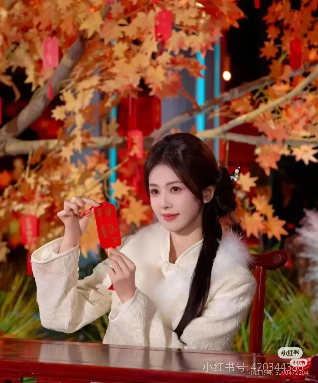 你更喜欢哪个？我更喜欢她。