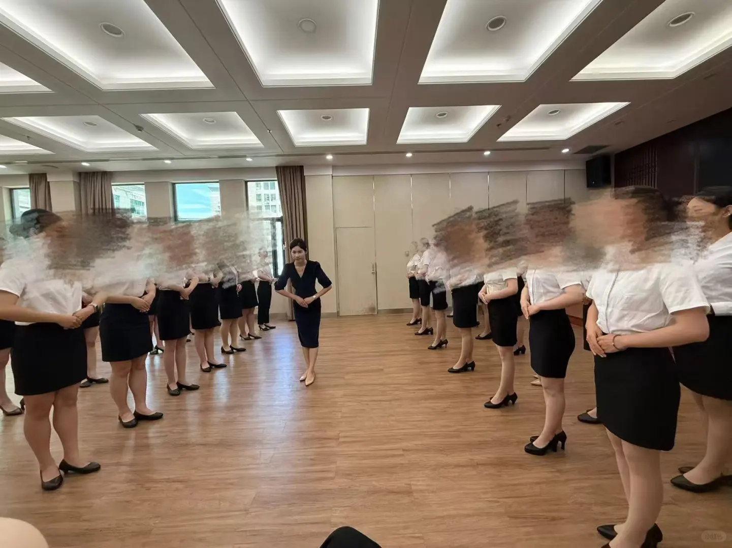 有些宝子们想知道当列车员有没有学历要求