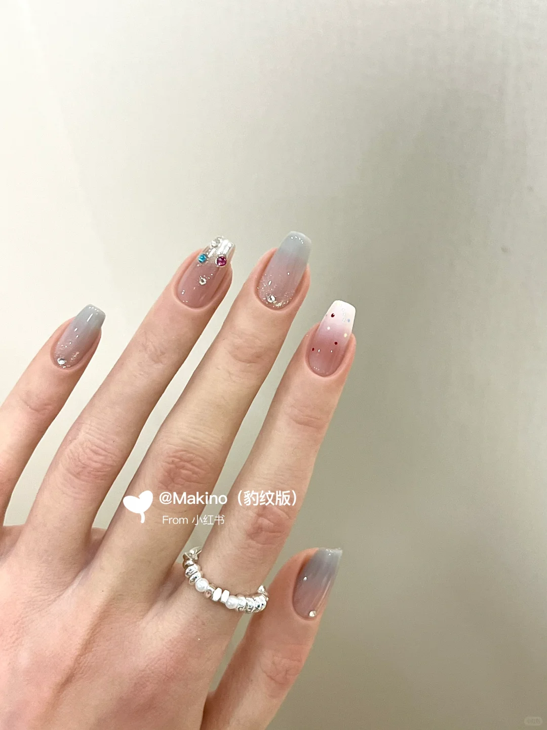 Nail?纯欲感小清新渐变波点美甲低调显白哦