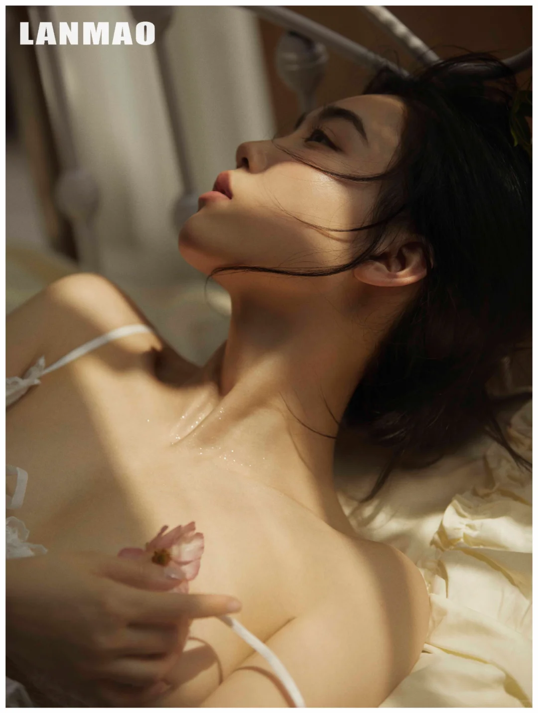 轻私房系列 | 少女的温柔都藏在朦胧的闺房