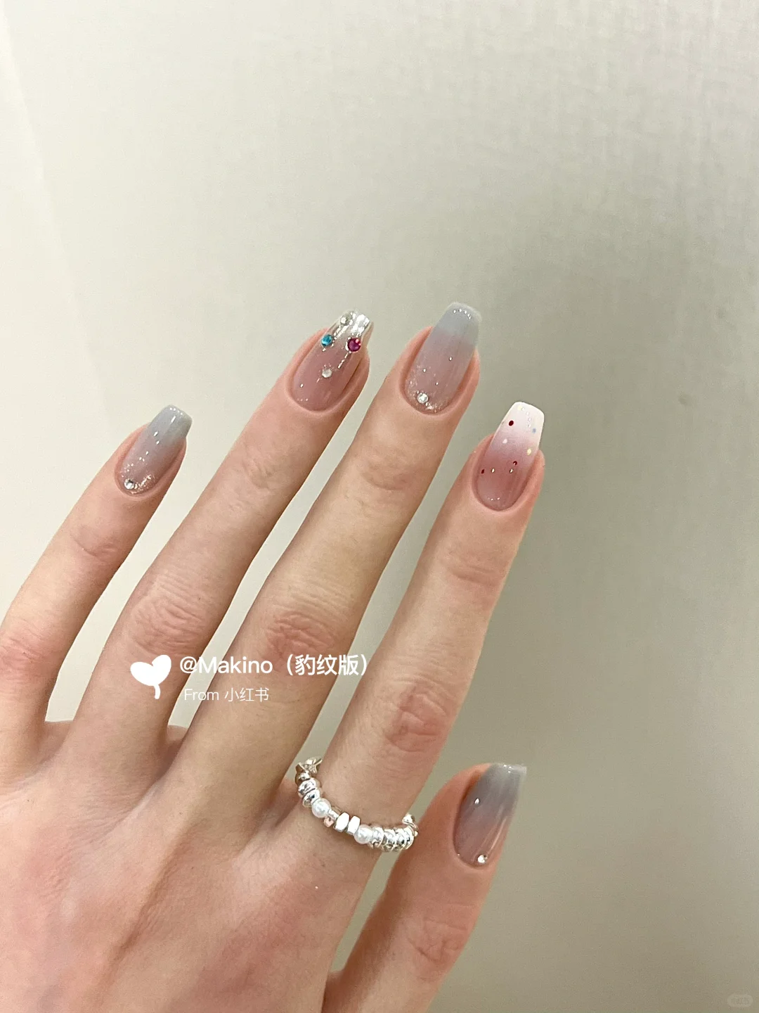 Nail?纯欲感小清新渐变波点美甲低调显白哦