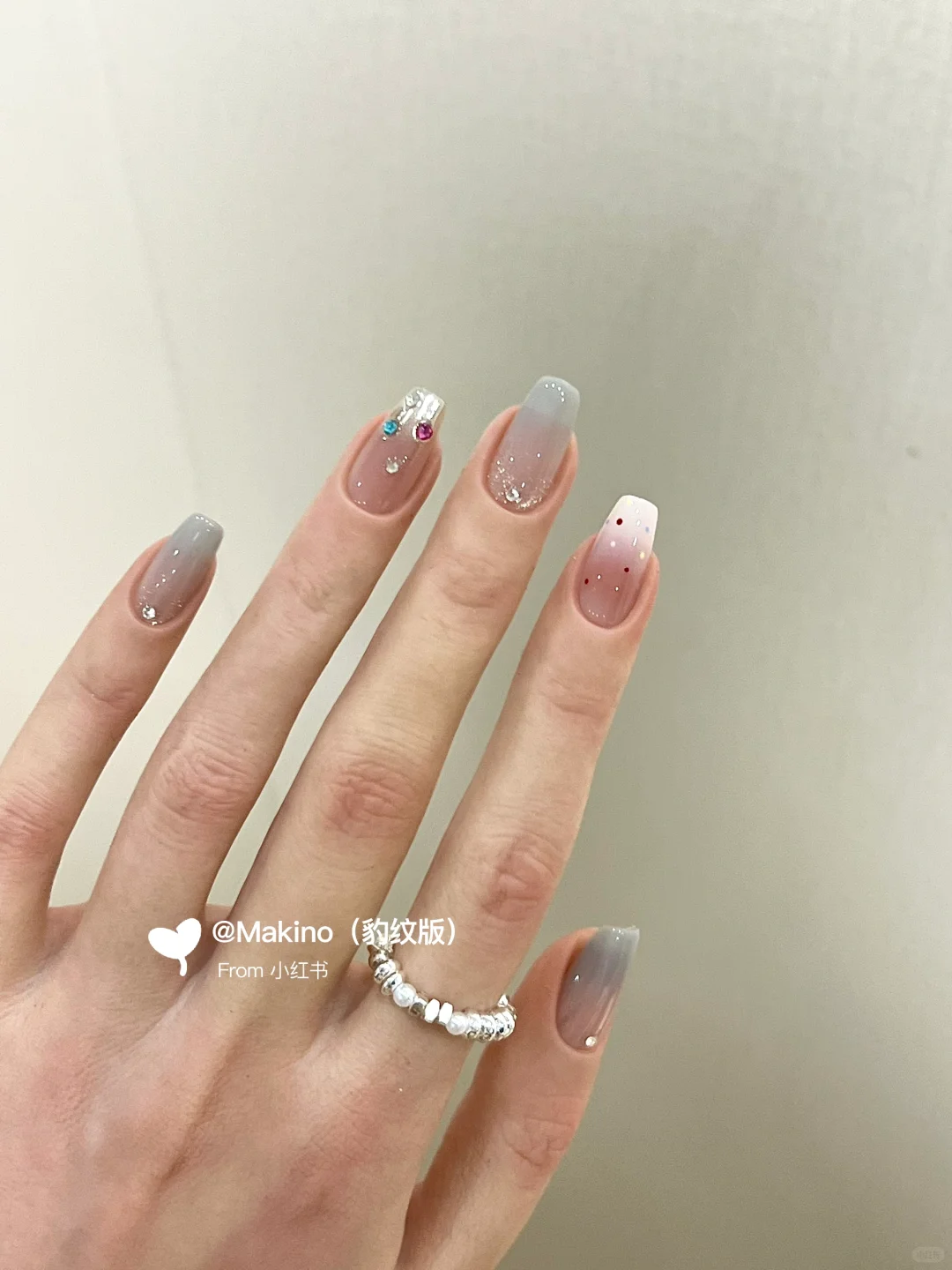 Nail?纯欲感小清新渐变波点美甲低调显白哦