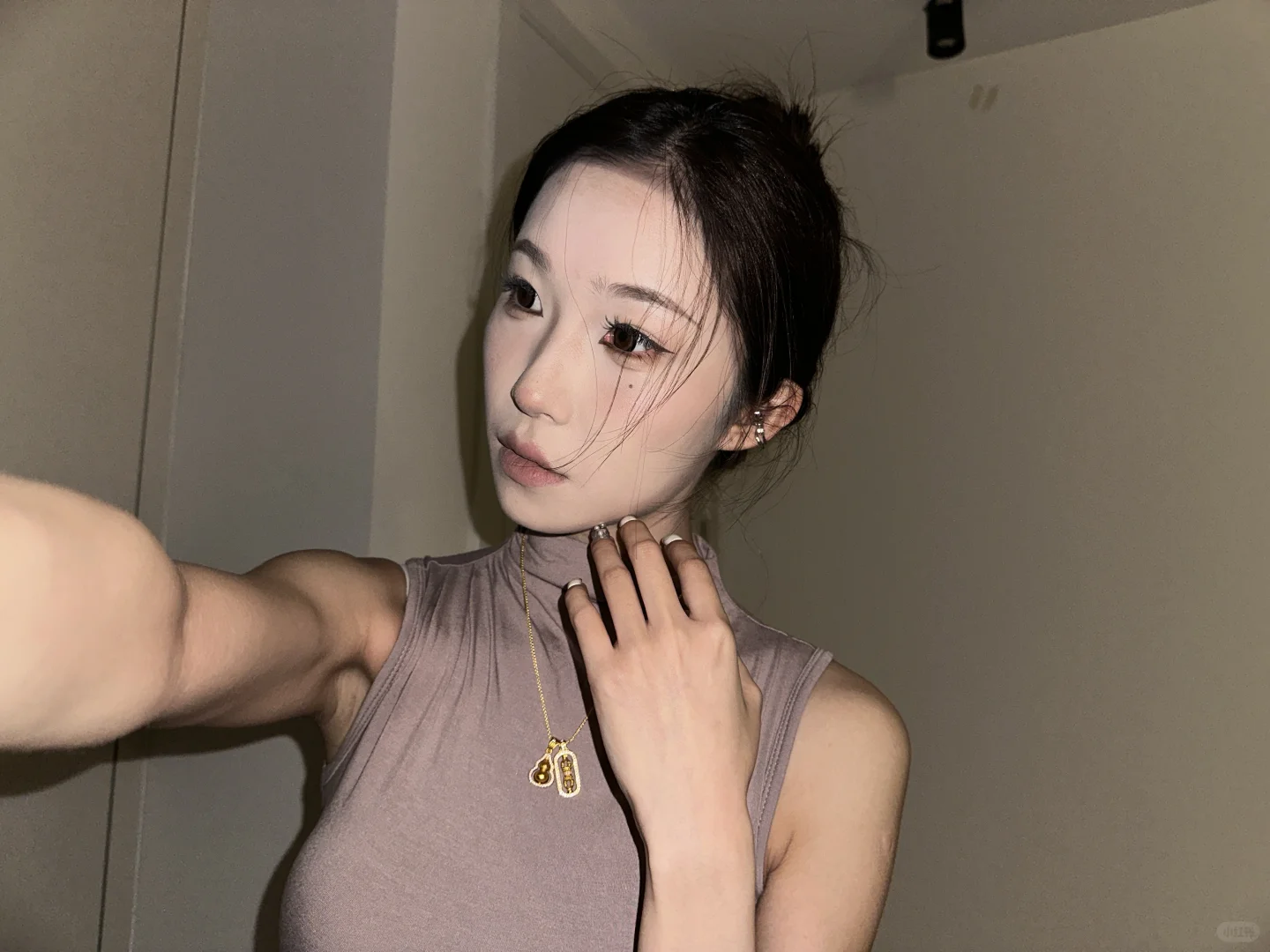 求看到底是妆面模特还是服装模特呢