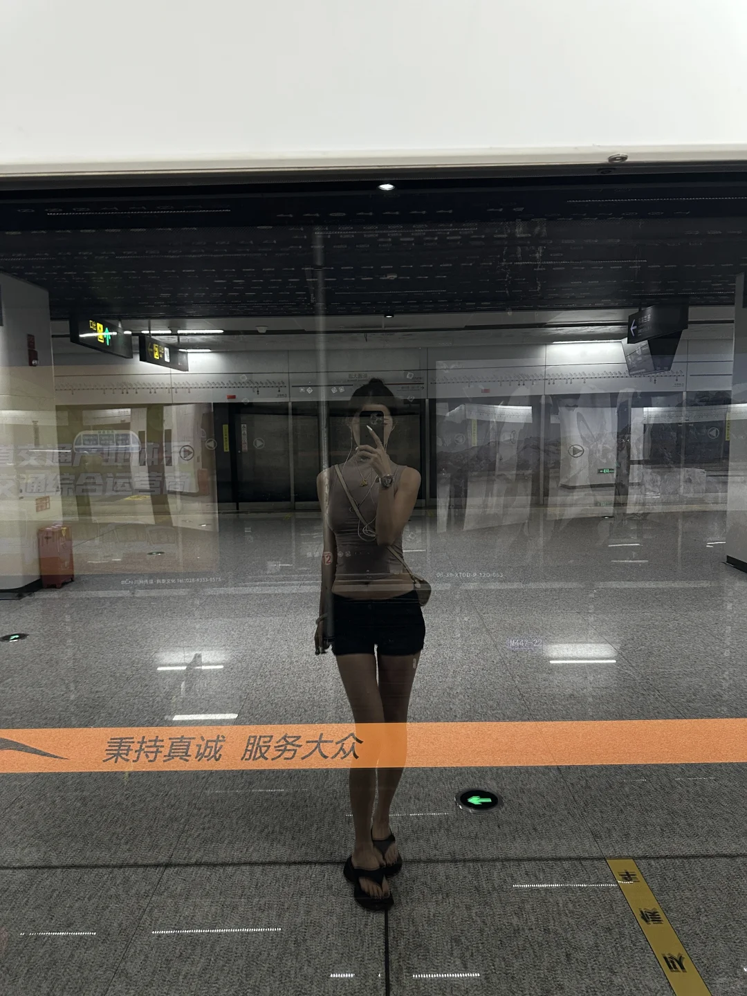 求看到底是妆面模特还是服装模特呢