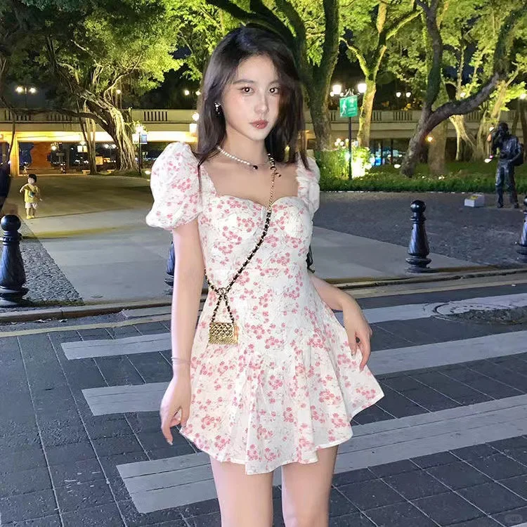 纯欲系天菜裙！法式碎花把夏天穿在身上啦