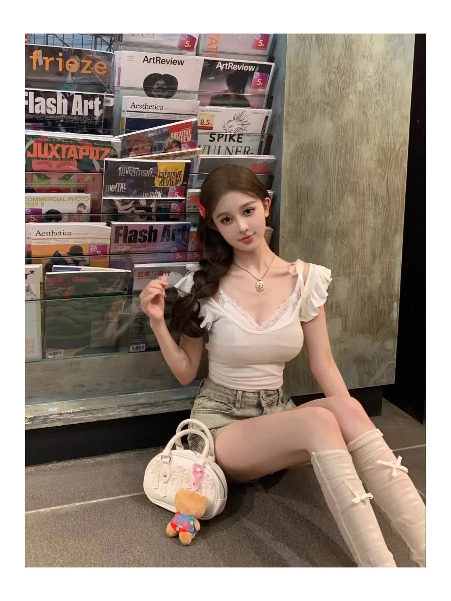 早春纯欲套装?蕾丝吊带甜辣到犯规