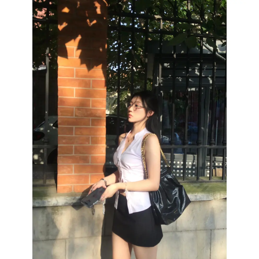 纯欲辣妹无袖条纹衬衫女夏季小众设计感衬衣