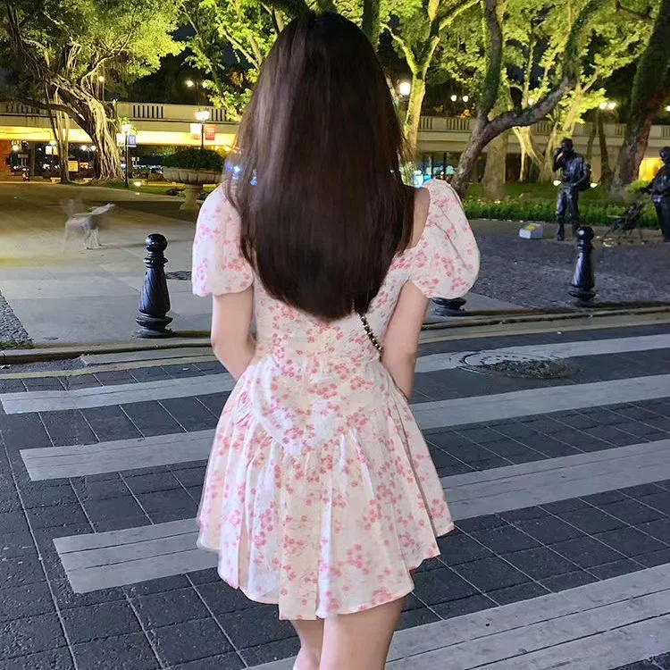 纯欲系天菜裙！法式碎花把夏天穿在身上啦