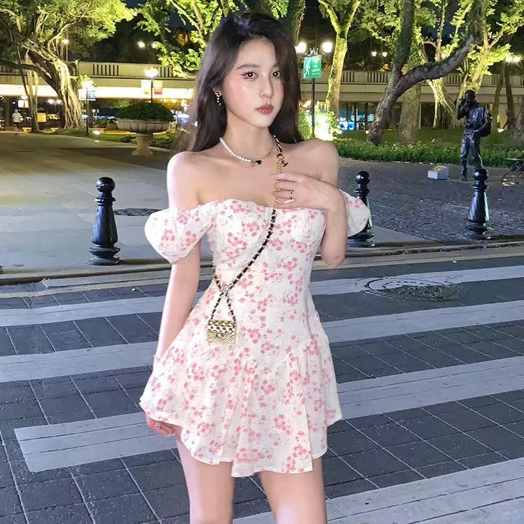 纯欲系天菜裙！法式碎花把夏天穿在身上啦
