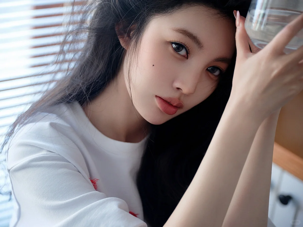 男友视角?一眼心动的居家纯欲感少女写真