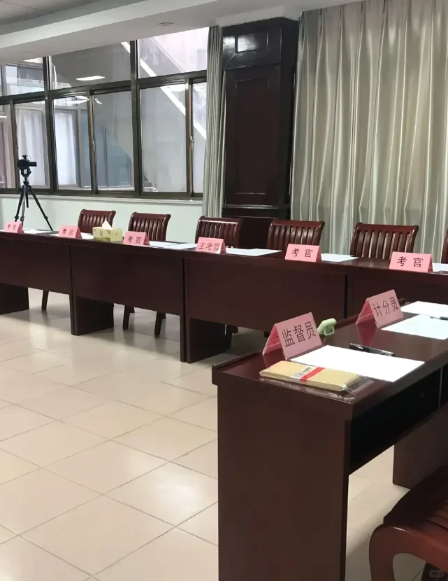 社区工作者考试负责面试的叔叔给我说…