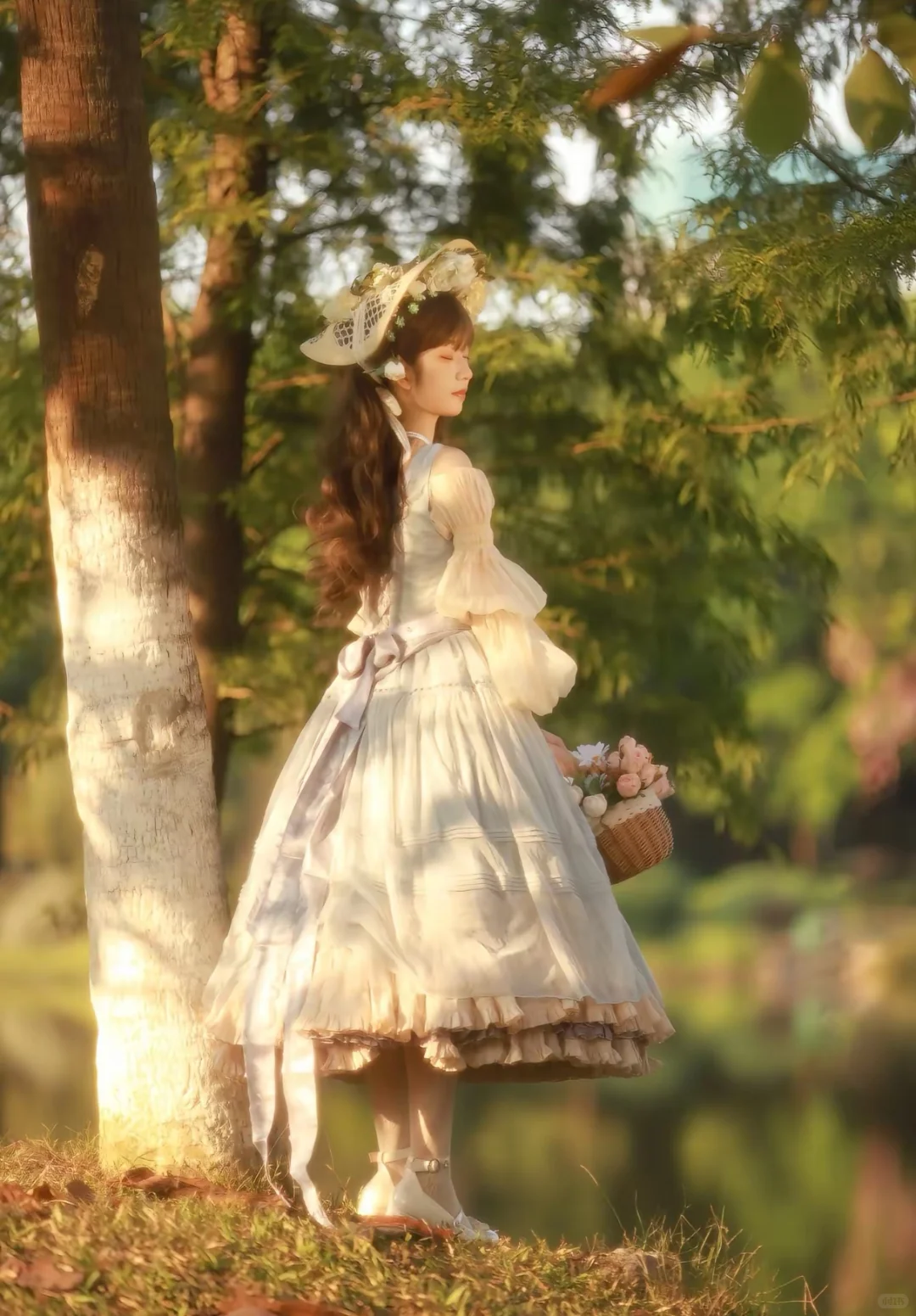 小湖边拍到的法式少女~?邯郸