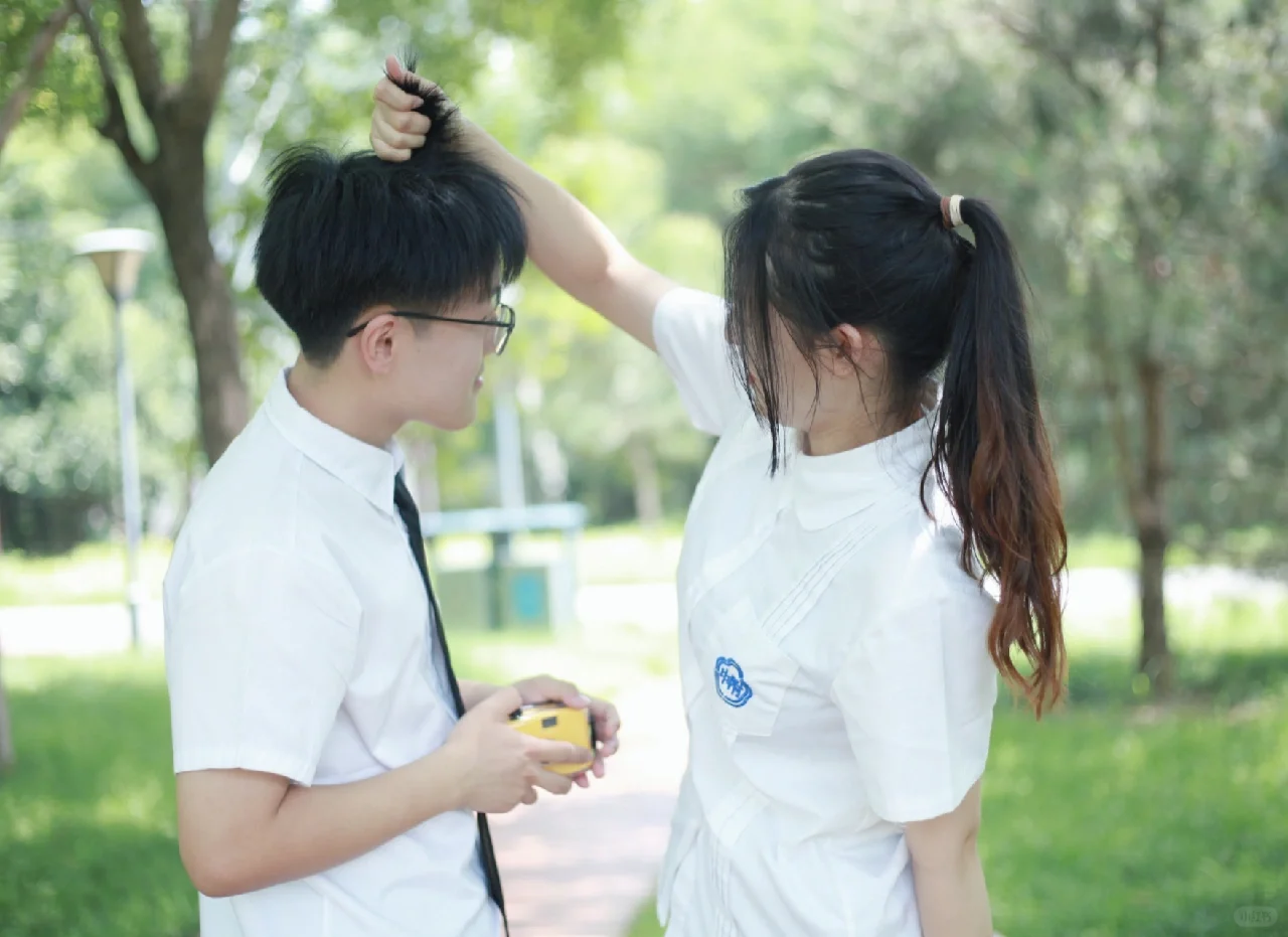 ❓摄影师拍情侣写真还能这样?