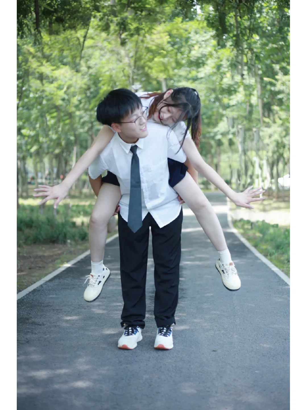 ❓摄影师拍情侣写真还能这样?