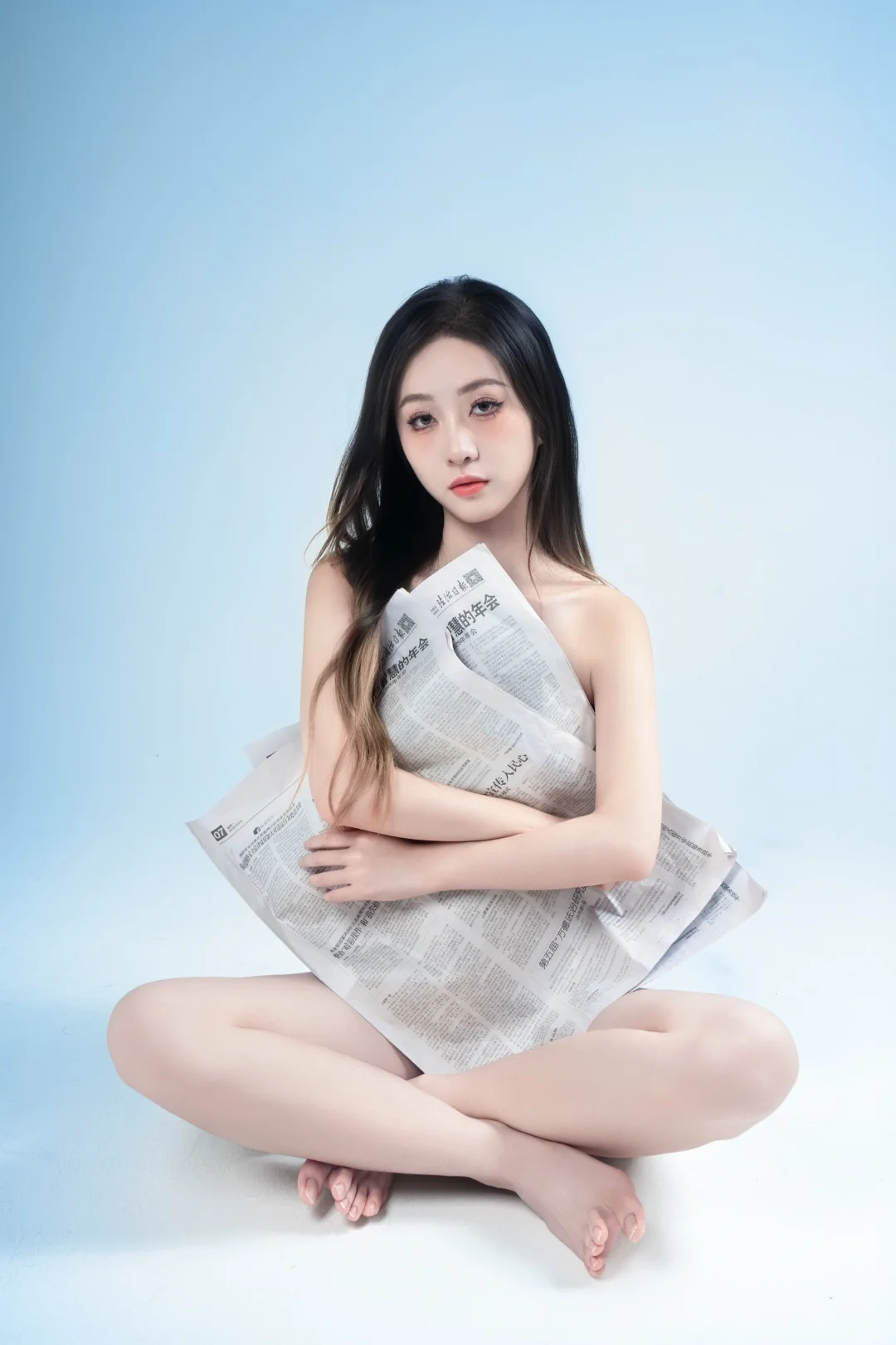 辣妹写真?一张报纸就能快速出片