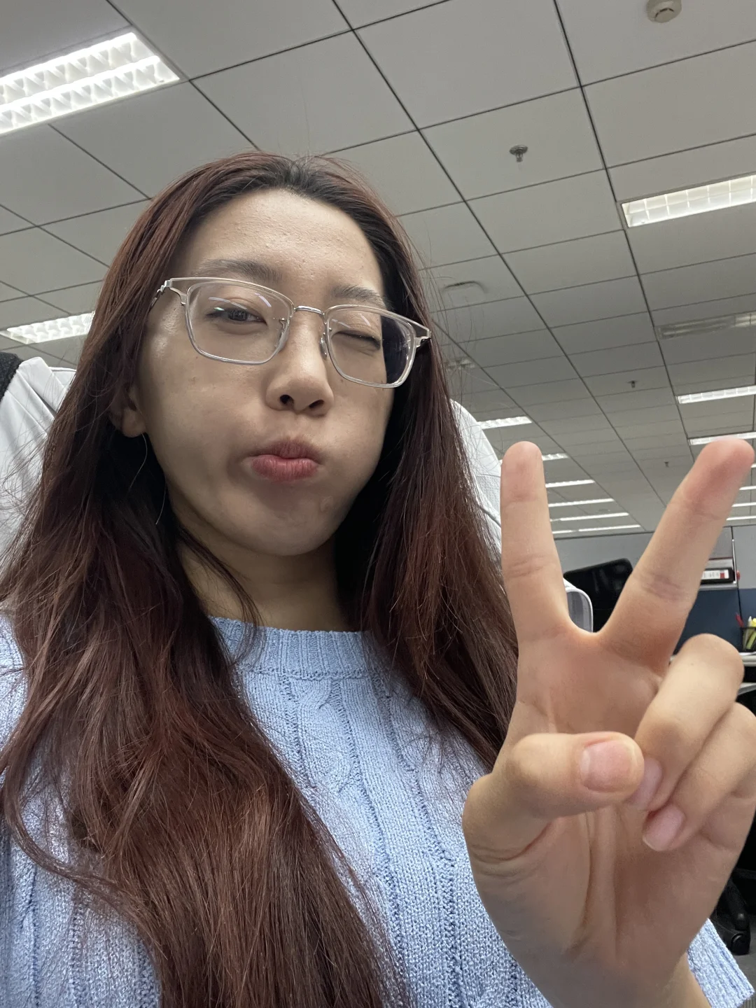 25应届生上班：周五就这样美美开机