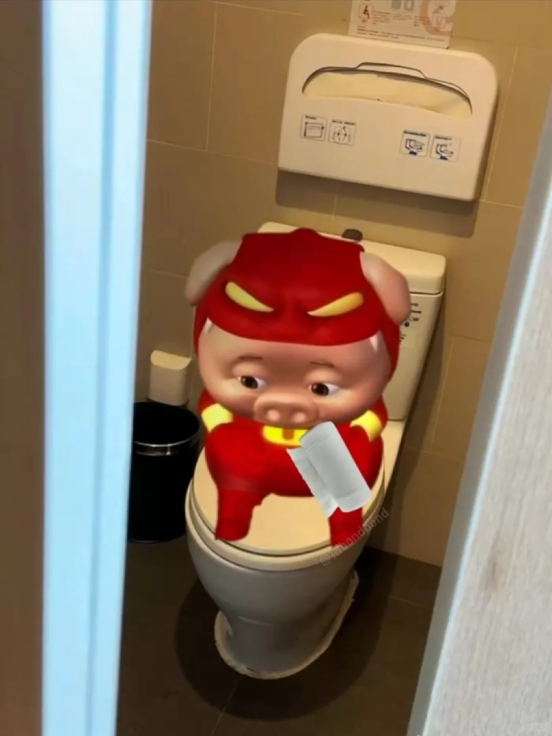 那个实习生又去上厕所了....