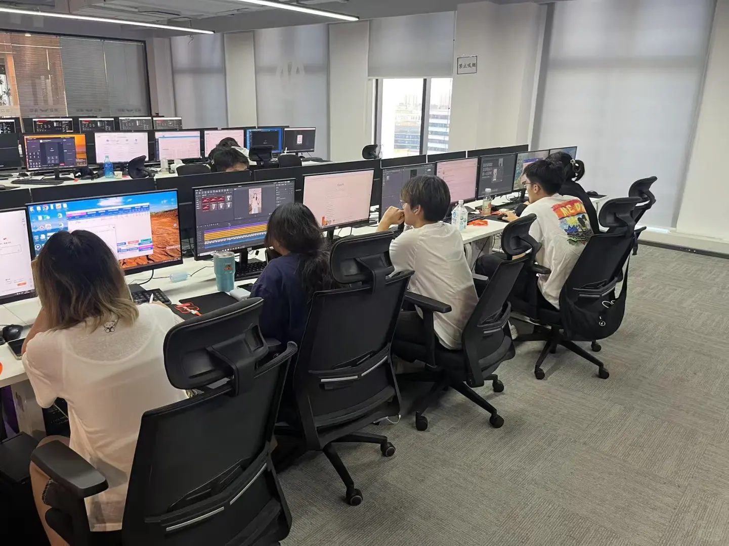 不愿意回家的实习生