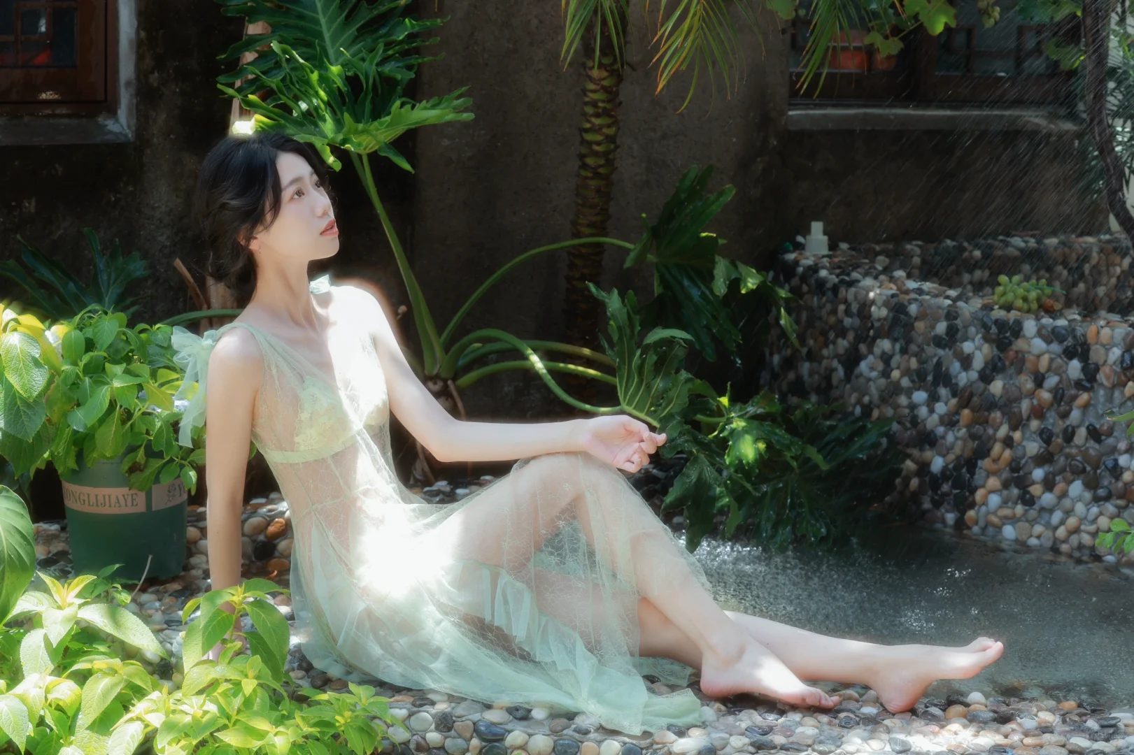 夏天就应该泡在泳池里玩水?