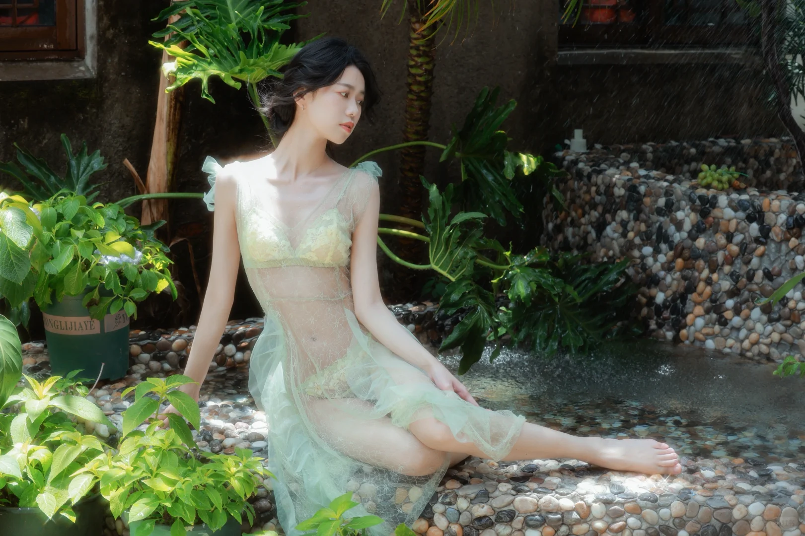 夏天就应该泡在泳池里玩水?